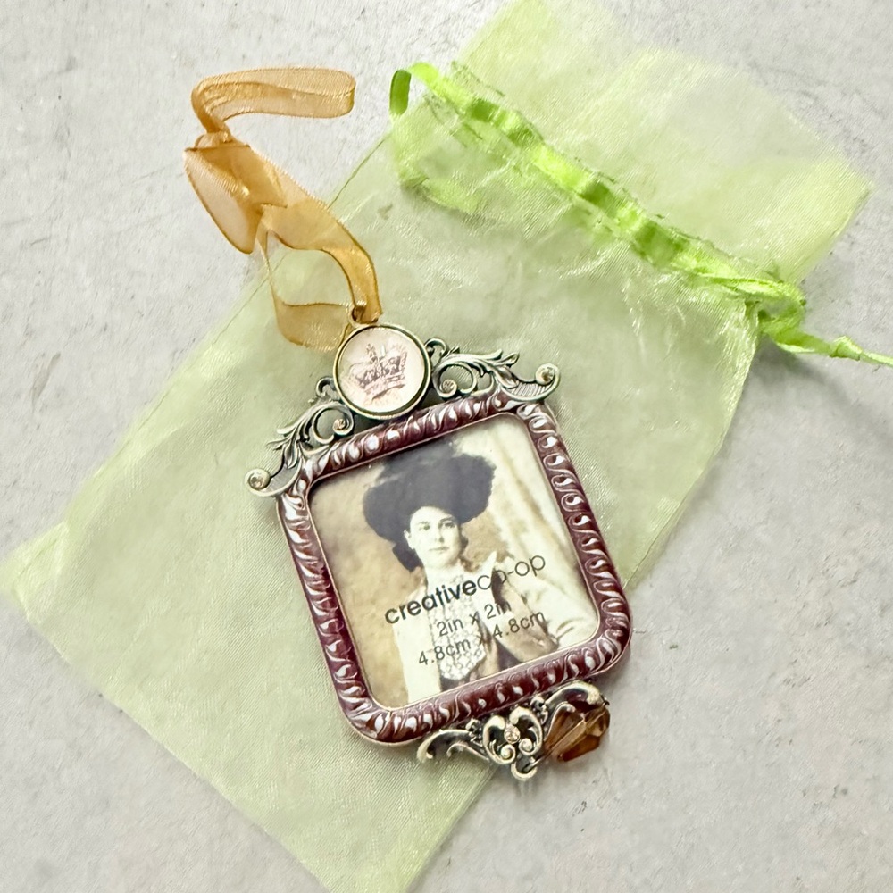 Creative Co-op 2” X 2” Enamel Picture Frame w / Organza Bag